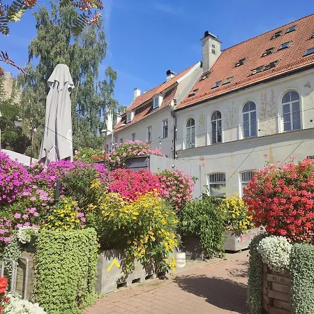 Sensual Old Town! Location, Bath, Keyless!