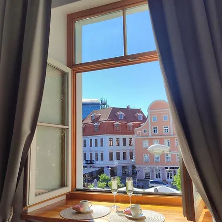 Sensual Old Town! Location, Bath, Keyless! *